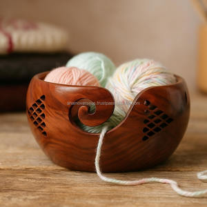 Bol à laine en bois rustique pour accessoires de tricot et artisanat à domicile - Product Image 4