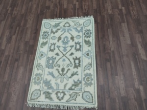 Alfombra Tejida a Mano Estilo Turco, Alfombra Rectangular Geométrica en Tonos Crema, Azul y Verde con Flecos para Sala de Estar - Product Image 6