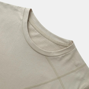 เสื้อยืดแขนสั้นผู้ชายสีเบจ คอโอ ทรงปกติ สีพื้น สไตล์ลำลอง - Product Image 2