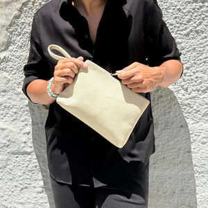 Bolso de viaje tipo clutch de cuero premium, organizador diseñado para pasaportes, tarjetas, teléfono, efectivo y accesorios esenciales, en venta. - Product Image 1