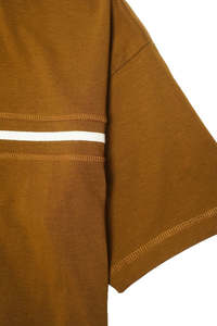 Camiseta de Punto a Rayas Marrón Retro para Hombre, Manga Corta, Cuello Redondo, Corte Regular, Ribete en Contraste, Estilo Casual, Color Sólido, Estilo Vintage, Ropa Urbana - Product Image 4