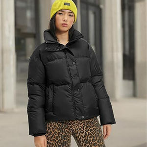 Chaqueta acolchada informal para mujer con corte ajustado y forro de material suave para máxima calidez. - Product Image 3