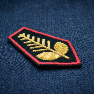 Insignia Bordada Personalizada para Cuello con Ancla y Corona de Laurel, Parche de Tela Cosido para Uniforme - Product Image 3