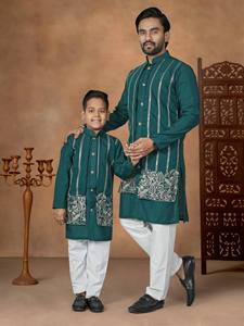 Sherwani pour homme style gothique baroque avec ailes, en micro-velours, entièrement orné, col mandarin, tenue de mariage traditionnelle lourde - Product Image 4