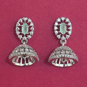 Exportador de Joyería Artificial de Moda en India, Jhumki de Circonia Cúbica con Baño de Rodio 444081 - Product Image 4