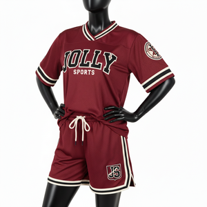 Ensemble short et maillot de football pour femme en tissu maille polyester premium GSM, design à empiècements bordeaux foncé, logo personnalisé, ensembles pour femme 100% coton - Product Image 4
