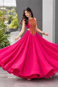 Lehenga de seda romana de diseñador con bordado Kali y estilo acampanado, y blusa estilo corsé con borde Kodi y bordado, lista para usar. Proveedor de la India. - Product Image 2