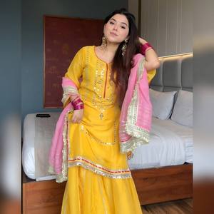Ensemble Anarkali brodé jaune avec dupatta rose, longueur ras du sol, tenue traditionnelle indienne et pakistanaise pour femme, coupe classique - Product Image 5
