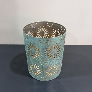 Portavelas Decorativo de Hierro para Decoración del Hogar con Acabado Verde Único Modelo V628 - Product Image 2