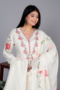 Ensemble Salwar Kameez Blanc pour Femme en Coton, Coupe Classique, Longueur Standard, Décontracté d'Été, Style Indien et Pakistanais, Infroissable et à Séchage Rapide - Product Image 3