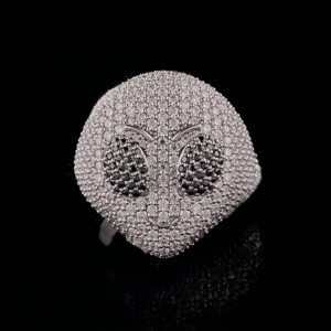 Anillo de Cóctel Unisex de Plata 925 con Diamante de Corte Brillante Redondo y Engaste Pavé, Diseño con Patrón, Estilo Hiphop - Product Image 1
