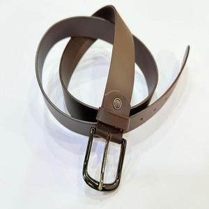 Cinturón de Cuero PU de Alta Calidad para Hombre con Hebilla Clásica, Longitud Ajustable, Cinturón Duradero para Uso Casual y Vestimenta Formal - Product Image 4
