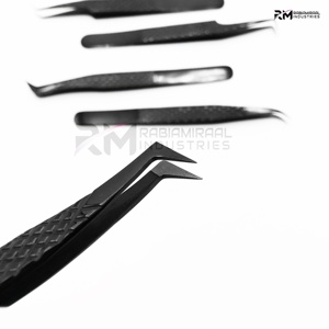 Pinzas para Extensión de Pestañas con Punta de Fibra Antideslizante, Agarre de Diamante, Color Negro Plasma, con Etiqueta Privada, Pinzas de Volumen Ruso de 90 Grados - Product Image 3