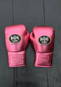 Gants de boxe en cuir rose métallisé à lacets No Boxing No Life, équipement professionnel pour l'entraînement, le sparring, la frappe sur sac et la lutte. - Product Image 6
