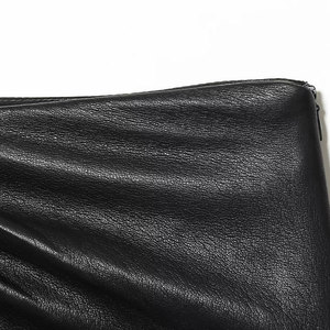 Jupe mini trapèze en cuir taille haute pour femme, froncée devant, couleur unie brillante, design minimaliste, toutes saisons - Product Image 5