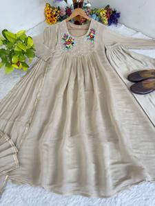 Women's Peach Rayon <b>Kurta</b> Set With Floral Embroidery Floor-Length Loose Fit Traditional <b>Indian</b> Pakistani Wear - Product Image 3