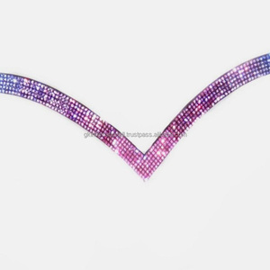 สายคาดหน้าผากม้าหนังแท้ทำมือสุดหรู ดีไซน์รูปตัววี ประดับคริสตัลและเพชรเทียม  สามารถปรับแต่งสีและขนาดได้ คุณภาพพรีเมียม - Product Image 5