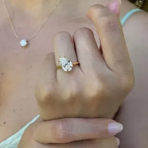 Anillo de Compromiso Vintage con Corte Princesa de Moissanita, Plata 925 Chapada en Oro Amarillo, Joyería Fina TISHYA DIAMOND, Anillo de Boda - Product Image 4