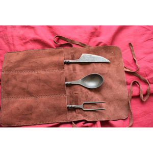 Ensemble de couverts médiévaux, ustensiles de table d'inspiration traditionnelle, collection de couteaux, fourchettes et cuillères en acier inoxydable avec un design élégant - Product Image 6