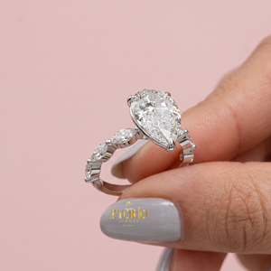 Anillo de Diamante Cultivado en Laboratorio con Corte de Pera, Anillo de Compromiso de Oro de 10K, Anillo de Boda con Piedra Lateral Marquise - Product Image 3
