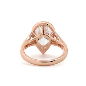 Anillo de compromiso con diamante cultivado en laboratorio de 3 quilates con corte de pera, anillo con bisel tipo cesta, fabricante mayorista de joyería con diamantes CVD/HPHT - Product Image 6