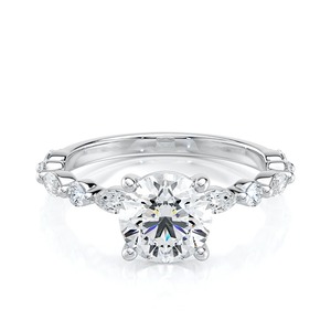 Anillo de Compromiso con Diamante Cultivado en Laboratorio de Corte Redondo de 2.80CT, Oro Blanco, Piedra Lateral Marquise, Joyería Fina para Novia, Venta al Por Mayor - Product Image 1