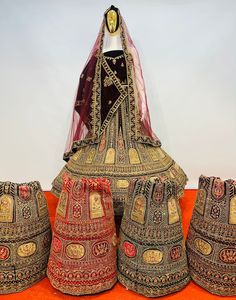 Velvet Bridal Lehenga Trending & Demanding Look nupcial con espejo completo y trabajo Jarkan, blusa larga, Big Flair y Dupatta - Product Image 1