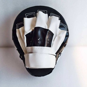 RTS Meilleure Qualité Coudières de Frappe en Cuir Personnalisées pour Kickboxing, Entraînement Professionnel, Coudières Courbes OEM pour Boxe AS-FP-10 - Product Image 4