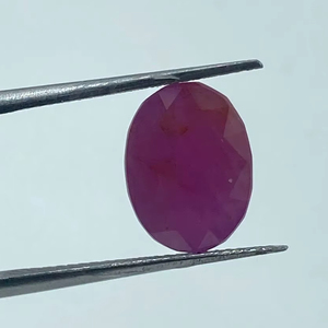 พลอยทับทิมสีชมพูอมม่วงธรรมชาติคุณภาพดี รูปทรงวงรี น้ำหนัก 6.57 กะรัต จากผู้ส่งออกในราคาที่ดีที่สุด - Product Image 1