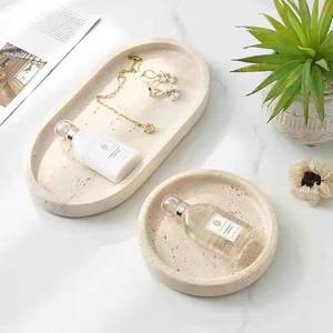 Plateau décoratif rond Zen pour organiser le bureau, design minimaliste fait main, plateau de service uni pour la présentation de bijoux - Product Image 3