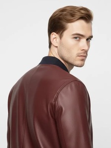เสื้อแจ็คเก็ตบอมเบอร์หนังสีแดงเลือดหมูทรงเข้ารูปสำหรับผู้ชาย - Product Image 3