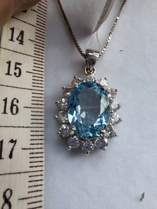 Pendentif en argent sterling avec topaze bleu ciel et halo de zircon, bijoux en pierres précieuses faits à la main, élégant, pour femmes, vente en gros, export - Product Image 4
