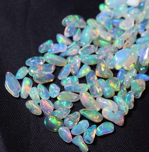 Ópalo pulido natural etíope, ópalo de forma irregular, ópalo en bruto, piedra preciosa suelta con juego de color o ópalo multicolor de fuego, ópalo en bruto para joyería. - Product Image 2
