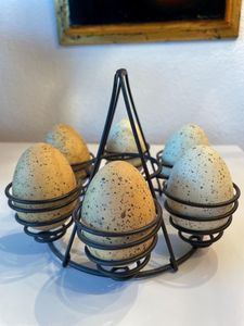 Porte-œufs en fer de style industriel pour comptoir de cuisine et présentation d'œufs frais de la ferme - Product Image 6