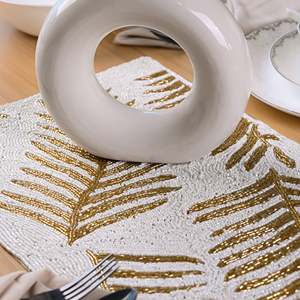 Napperon de table doré et blanc perlé à la main pour Thanksgiving – Design élégant perlé pour tables à manger - Product Image 2