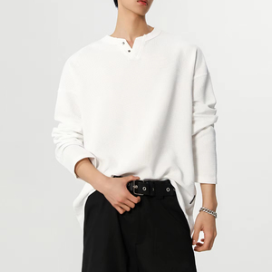 เสื้อไหมพรมผู้ชายสีขาวทรงโอเวอร์ไซส์ แขนยาว คอปกติดกระดุม สไตล์มินิมอล เรียบง่าย ระบายอากาศได้ดี เหมาะสำหรับฤดูใบไม้ผลิ - Product Image 2