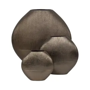 Florero de Hierro Dorado Electrochapado de Lujo para Proyectos Residenciales Premium, Florero Metálico para el Mercado Mayorista - Product Image 1