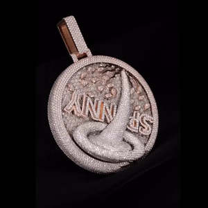 Colgante Medallón Giratorio de Plata de Ley 925 Maciza con Moissanita VVS Iced-Out, Texto Personalizado, Amuleto Hip-Hop Tornado, Estrella de Jesús - Product Image 1