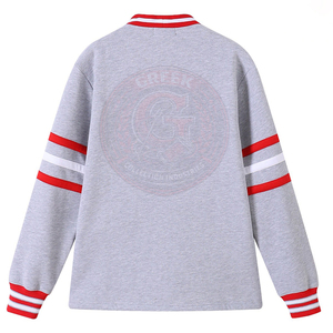 Suéter Gris para Mujer de la Hermandad Delta Sigma DST, con Mangas a Rayas Rojas y Blancas, Tejido Acrílico, Corte Regular - Product Image 2