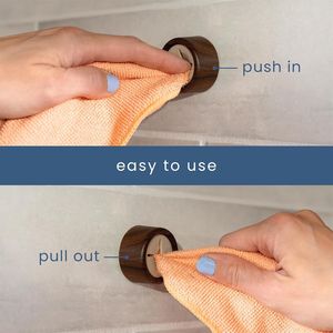 Set di 4 Ganci Adesivi Rotondi in Plastica Effetto Noce per Asciugamani da Cucina e Bagno - Product Image 2