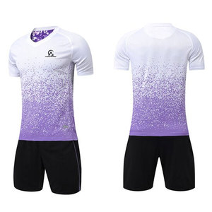 Vêtements de sport athlétiques confortables pour hommes adultes, uniforme de football conçu pour les entraînements et les matchs de compétition - Product Image 1