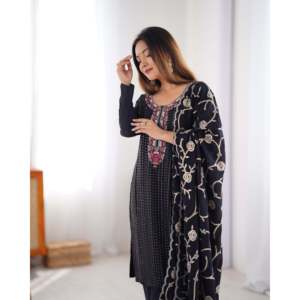Hermoso Conjunto de Traje de Chifón para Fiestas, Talla XL, con Detalles de Hilo y Lentejuelas - Product Image 3