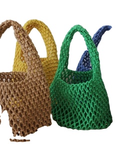 Sac fourre-tout évidé en corde de coton Macaron Sac tressé en paille multicolore Sacs de plage en macramé au crochet directement du fournisseur indien - Product Image 1