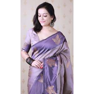 Sari de Seda Suave Color Lavanda con Diseño Floral y Bordado Zari, Vestidos Elegantes para Club - Product Image 3