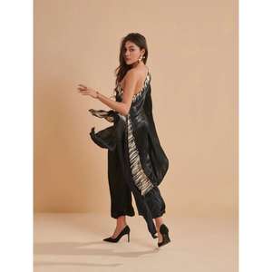 Robe longue asymétrique tie-dye pour femme, élégante et fluide, idéale pour les soirées et les occasions spéciales. - Product Image 2