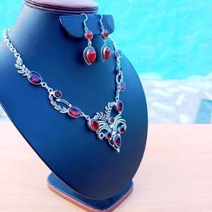 Pendentif élégant en argent sterling avec grenat rouge, bijou de pierres précieuses, cadeau d'anniversaire - Product Image 2