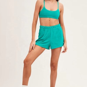 Ensemble de pyjama deux pièces en crêpe de coton de haute qualité, style français, avec haut court à manches courtes et col en V et pantalon long. - Product Image 1