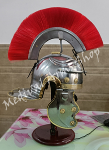 Casco de Centurión Romano Hecho a Mano en Acero Plateado con Pluma Roja, para Reenactamiento Histórico, Halloween y Año Nuevo - Product Image 4