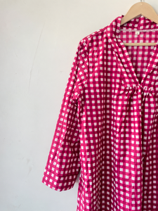 Robe midi à carreaux rose, manches trois quarts, coupe ample, col rabattu, en coton tissé, pour tous les jours - Product Image 3