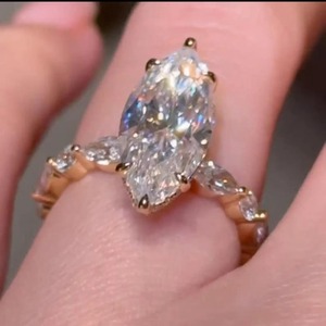 Bague de fiançailles en moissanite taille marquise 4 carats avec pierres latérales taille marquise et rondes, en or massif 14K, avec halo caché, style bulle marquise - Product Image 3